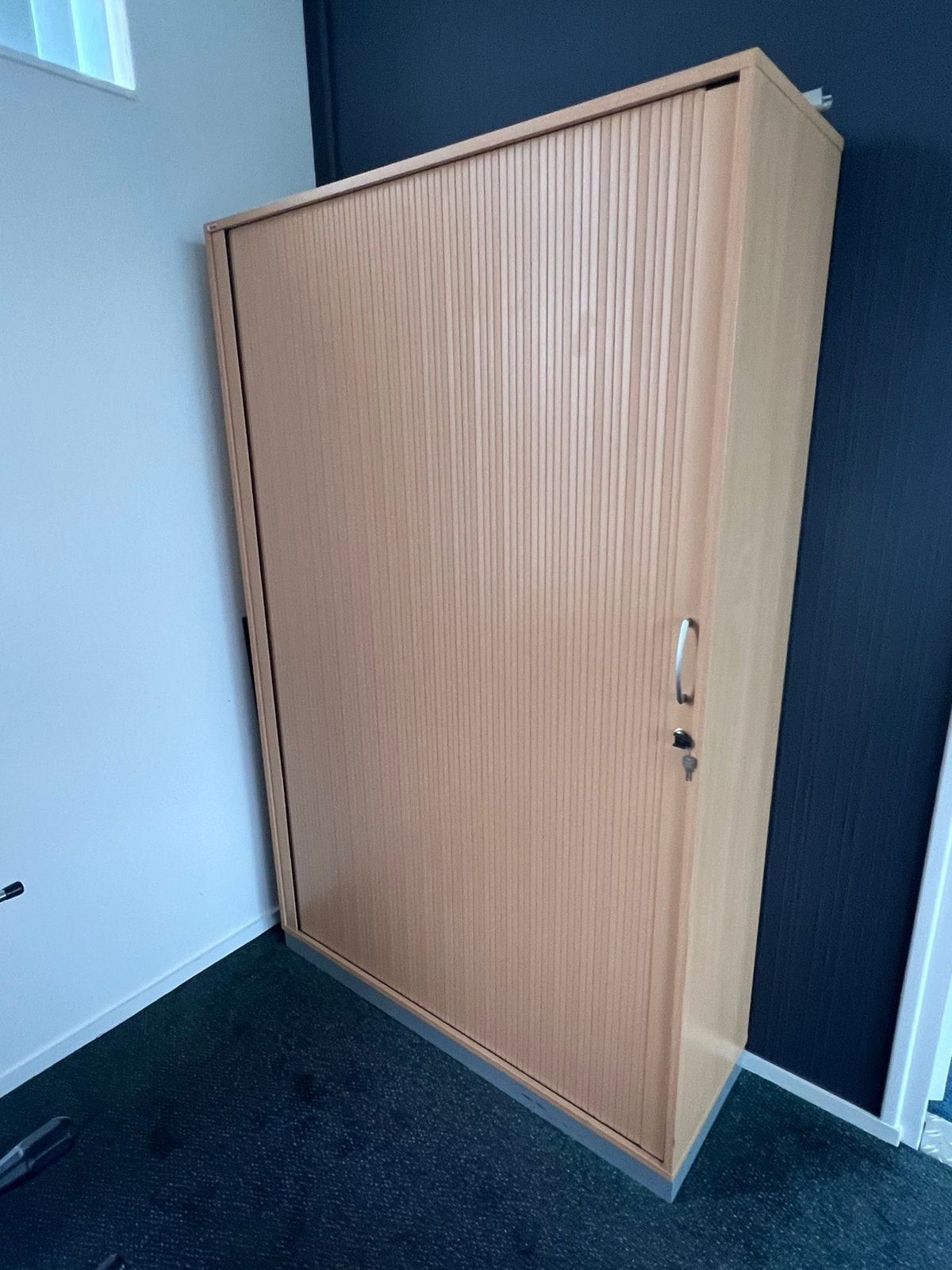 Assmann roldeurkasten beukenprint 199,5 cm hoog 120 cm breed, Ophalen, 100 tot 150 cm, Zo goed als nieuw, Met slot