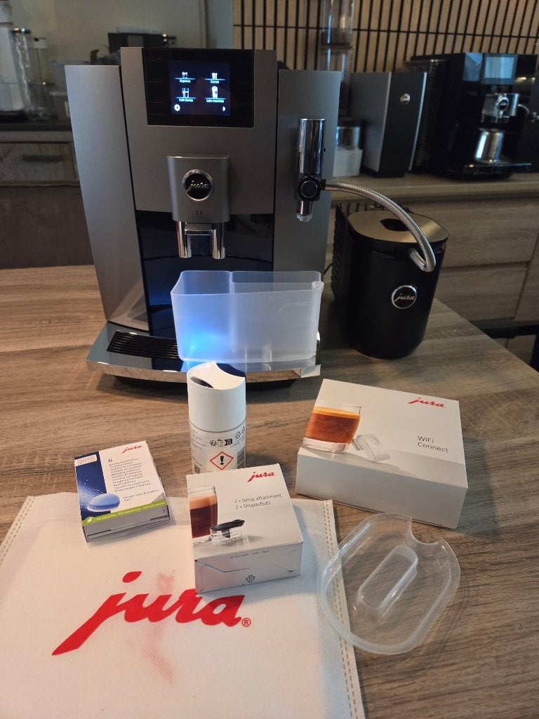 Jura E8 EB Dark Inox| Cooler 0,6L |Nieuwstaat!|2022|Wifi, Gemalen koffie, Jura, 10 kopjes of meer, Koffiemachine