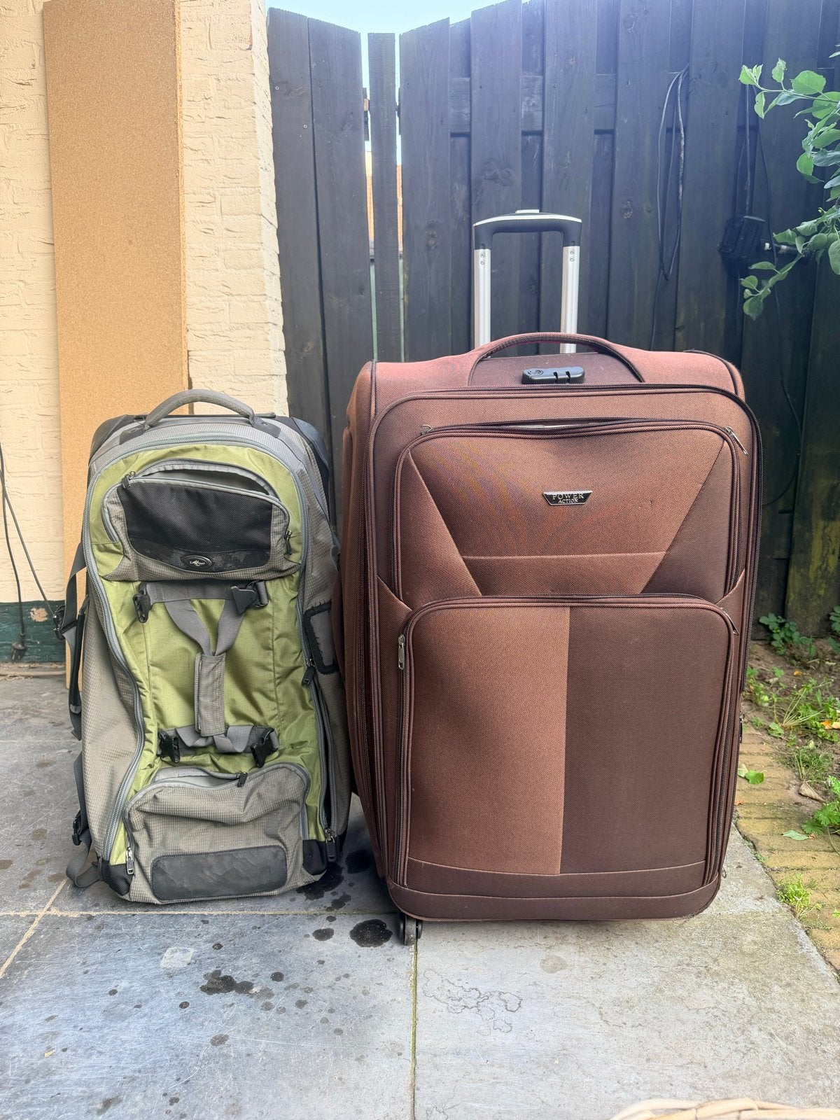 Gratis koffers: reiskoffer en backpack, Ophalen, 40 tot 60 cm, Gebruikt, 20 tot 30 cm
