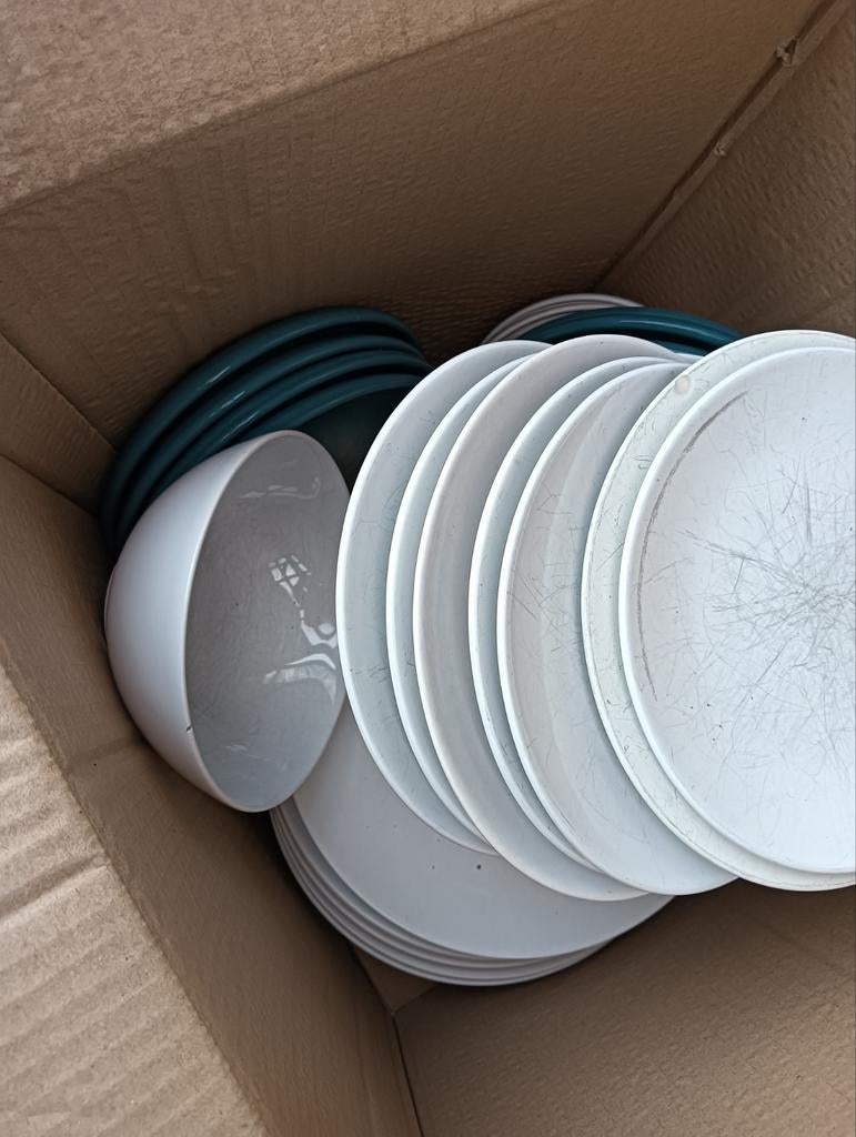 Servies eventueel voor student, Huis en Inrichting, Keuken | Servies, Ophalen, Porselein, Overige stijlen, Bord(en)