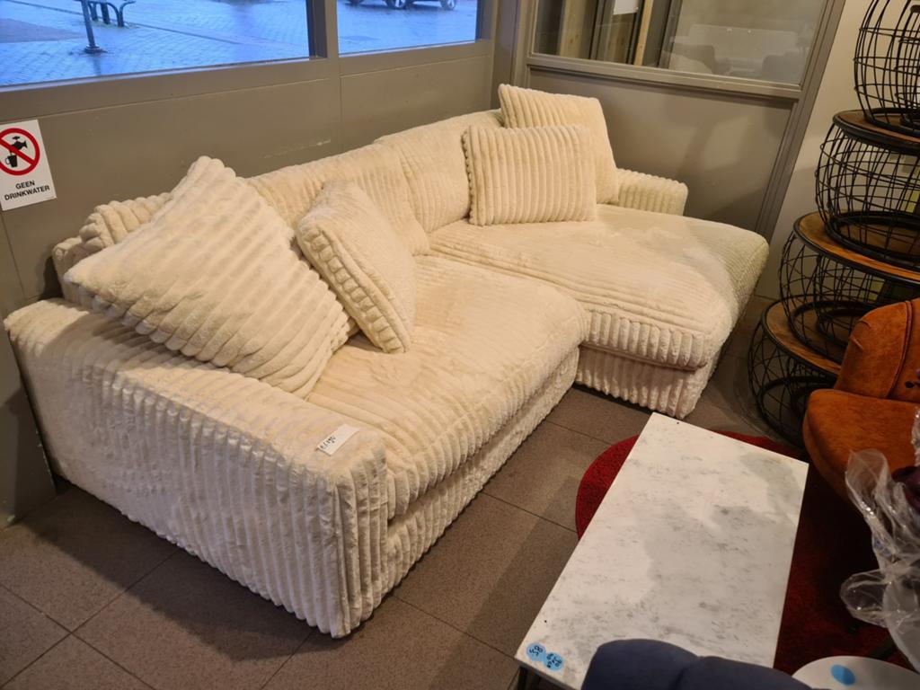 Nieuwe hoekbank Lindy beige fluffy ribcord 275x155cm €995, Ophalen, Nieuw, Textiel, .
