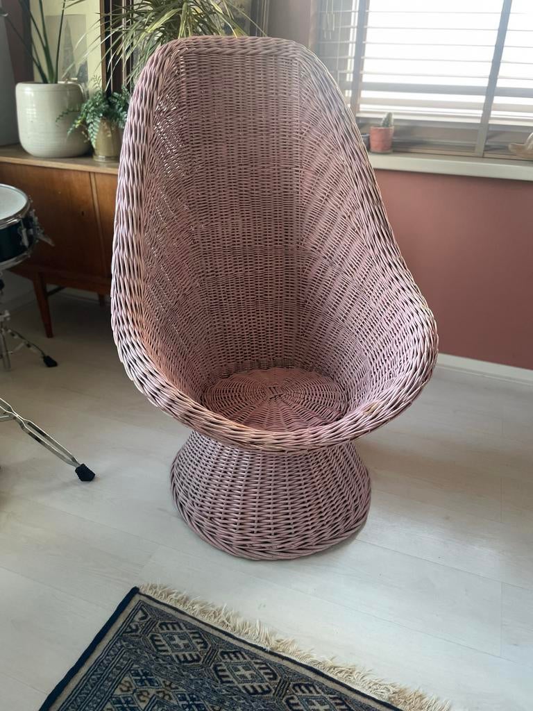 Vintage rotan stoel - Roze, Huis en Inrichting, Stoelen, Ophalen, Gebruikt, Overige kleuren, Riet of Rotan
