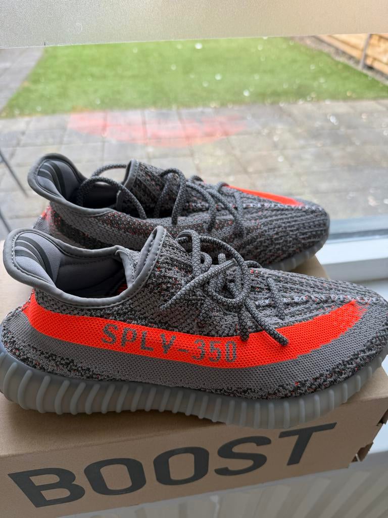 Yeezy SPLY-350 - Nieuw en ongedragen, Kleding | Heren, Schoenen, Ophalen of Verzenden, Nieuw, Overige kleuren, Sneakers of Gympen