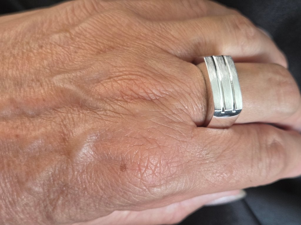 Zilveren bewerkt heren zegelring. 2026/543, 20 of groter, ., Nieuw, Ophalen of Verzenden