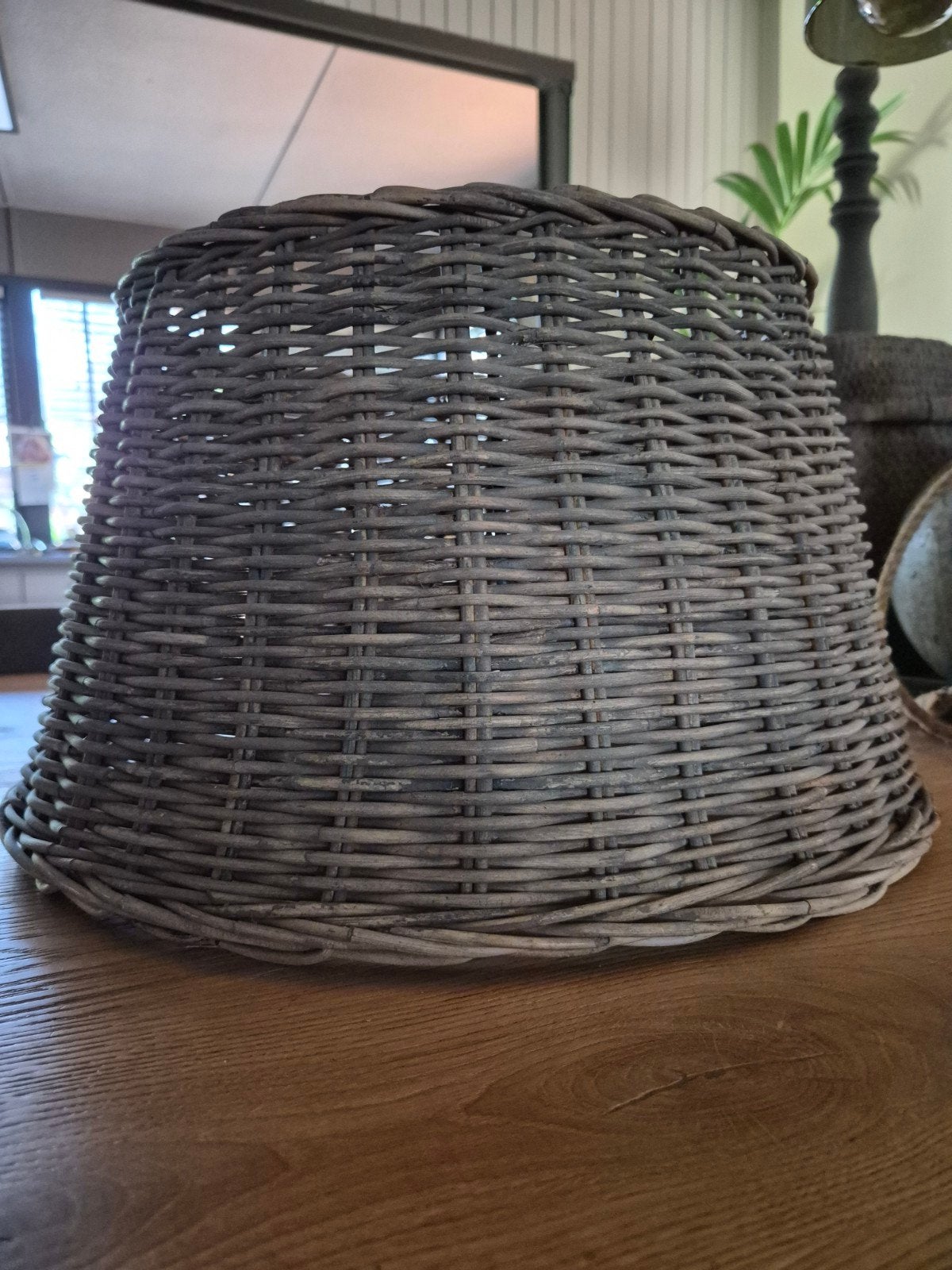 Grote Rattan lampenkap vergrijsd, Ophalen of Verzenden, Zo goed als nieuw, Rond, Natuurlijk materiaal