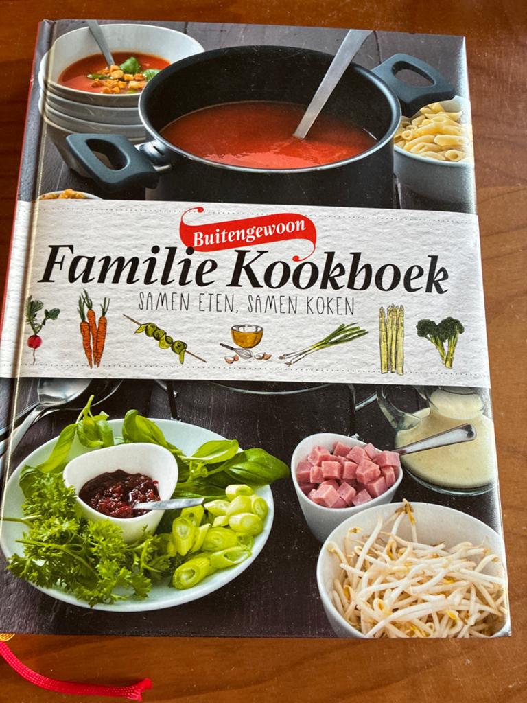 Buitengewoon Familie Kookboek - Samen Eten, Samen Koken, Boeken, Kookboeken, Voorgerechten en Soepen, Ophalen of Verzenden, Zo goed als nieuw