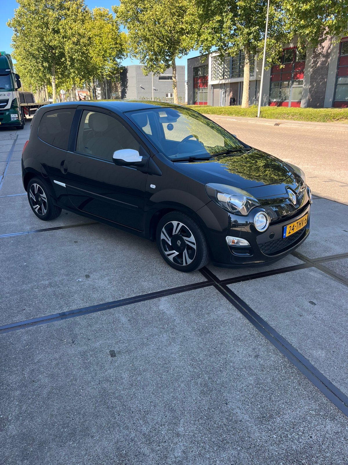 Renault Twingo 1.2 16V 2012 Zwart NWE APK!!!, Voorwielaandrijving, 74 pk, Zwart, 4 cilinders