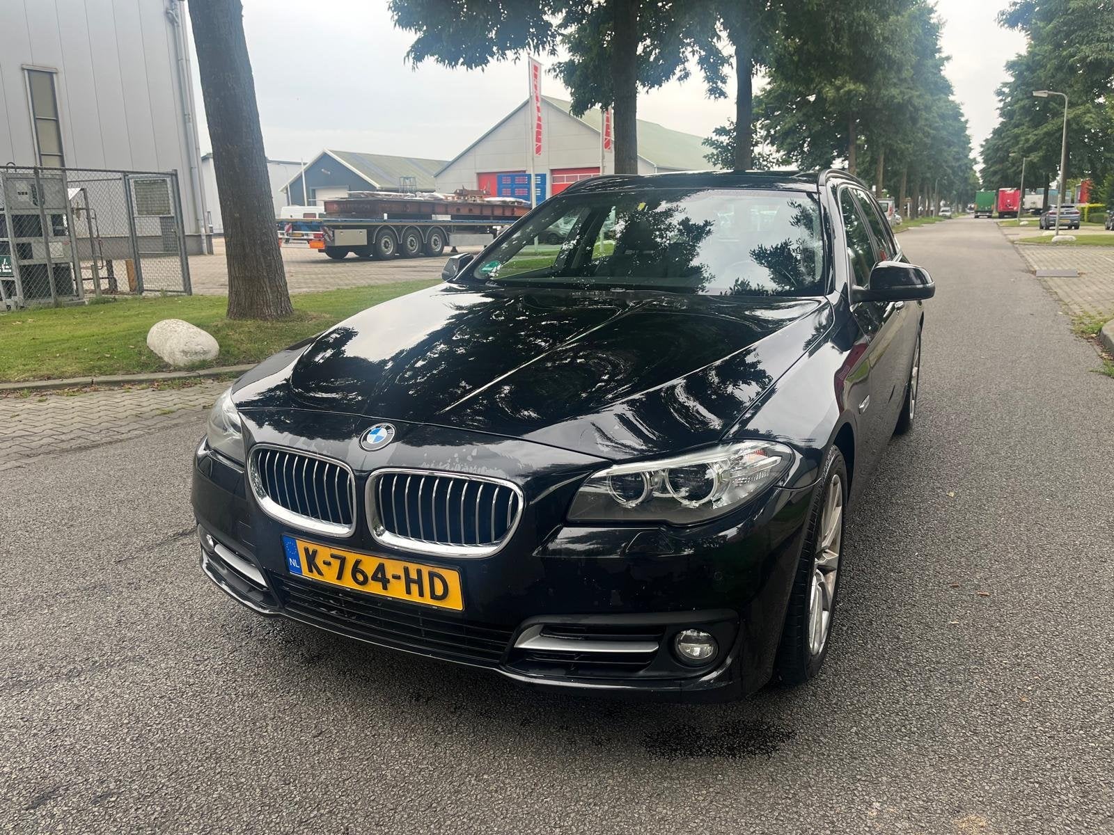 BMW 5-serie Touring 520xd High Executive 4X4 EERSTE EIGENAAR, Auto's, BMW, Automaat, Euro 6, Zwart, Leder