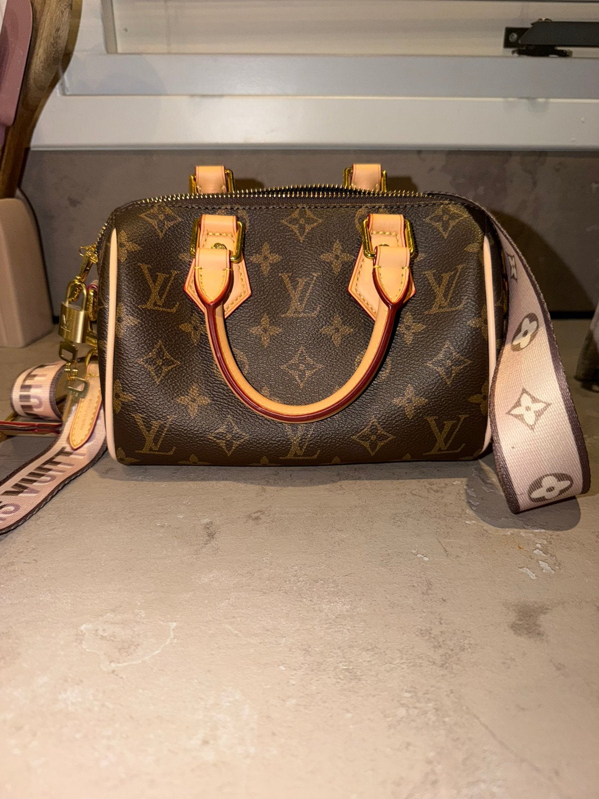 LW BAG, Verzenden