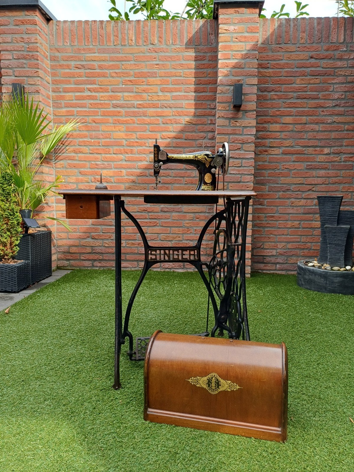 Antieke Singer trapnaaimachine uit 1920, Ophalen