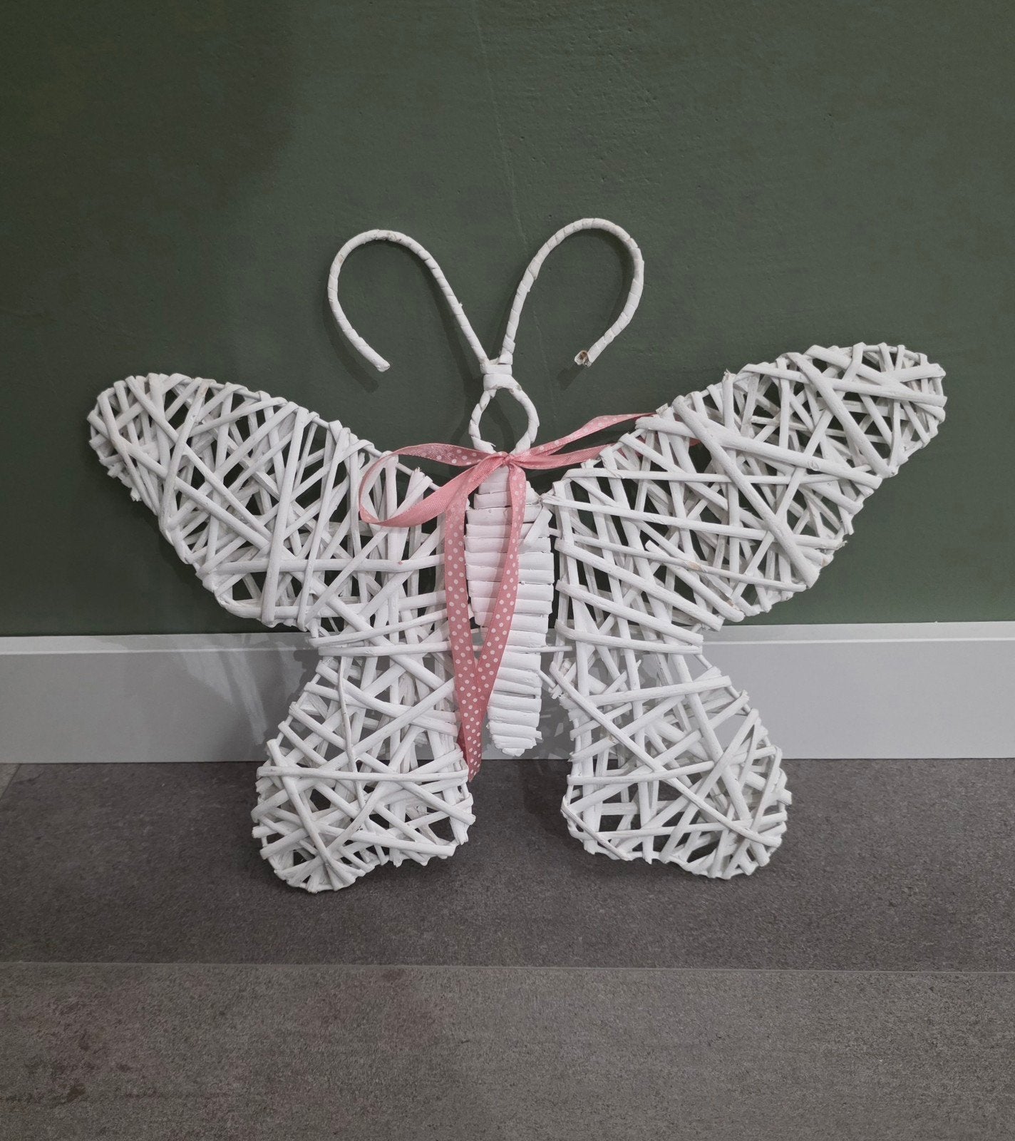 Decoratie vlinder wit met roze strik, Ophalen of Verzenden, Zo goed als nieuw