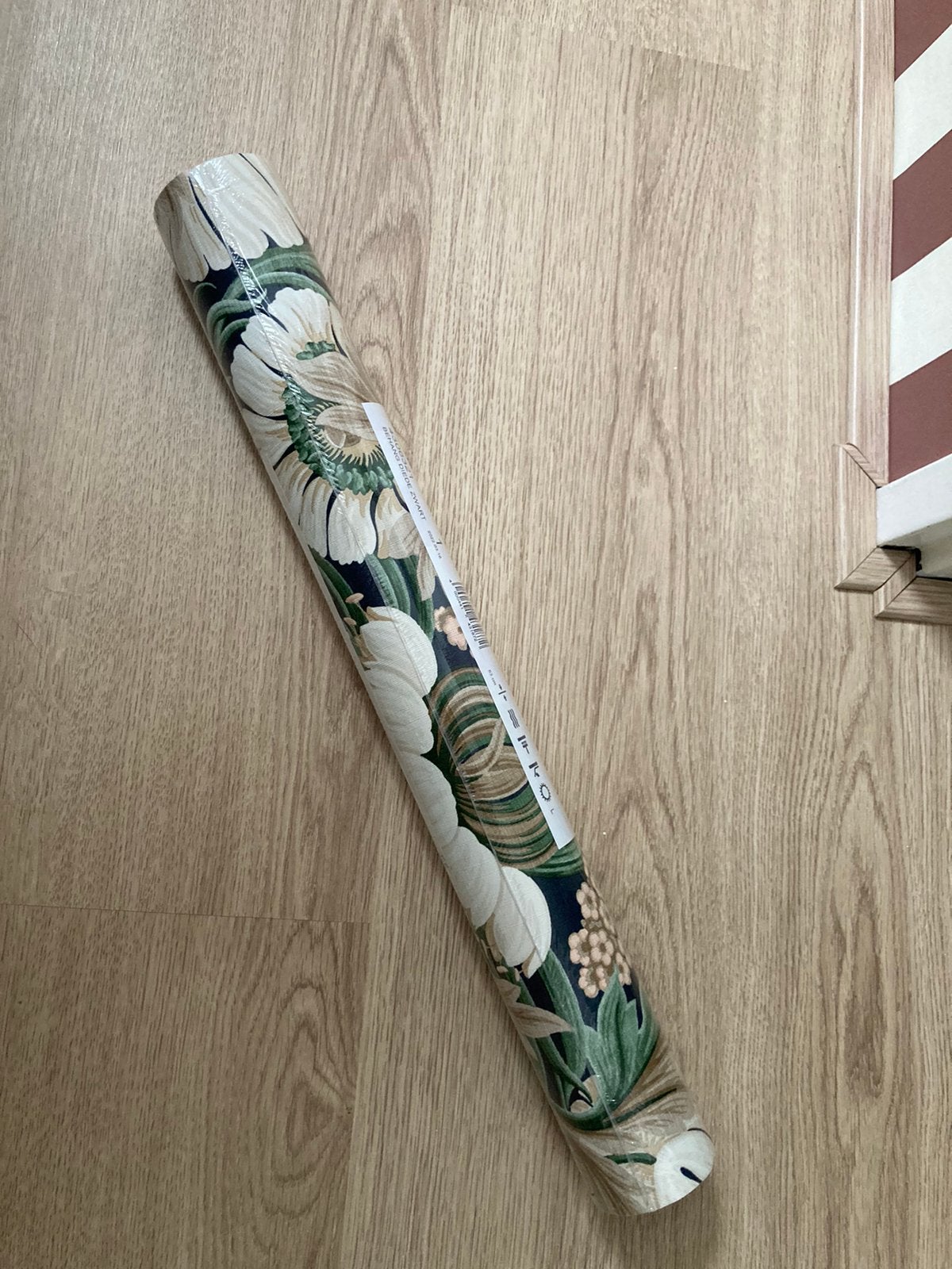 Nieuw in folie: Behang diede zwart van Kwantum/ 1 rol, Huis en Inrichting, Stoffering | Behang, Ophalen of Verzenden, Minder dan 10 m²