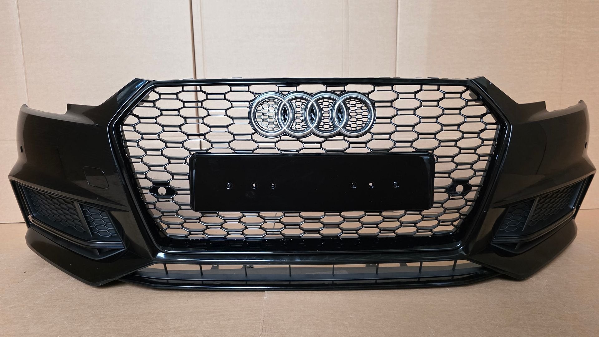 Voorbumper Audi A4 B9 8W S-Line 6xPDC bj.2016-2019 BUMPER, Auto-onderdelen, Gebruikt, -, Voor, Bumper