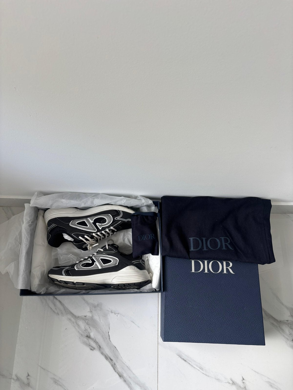 Dior B30, Ophalen