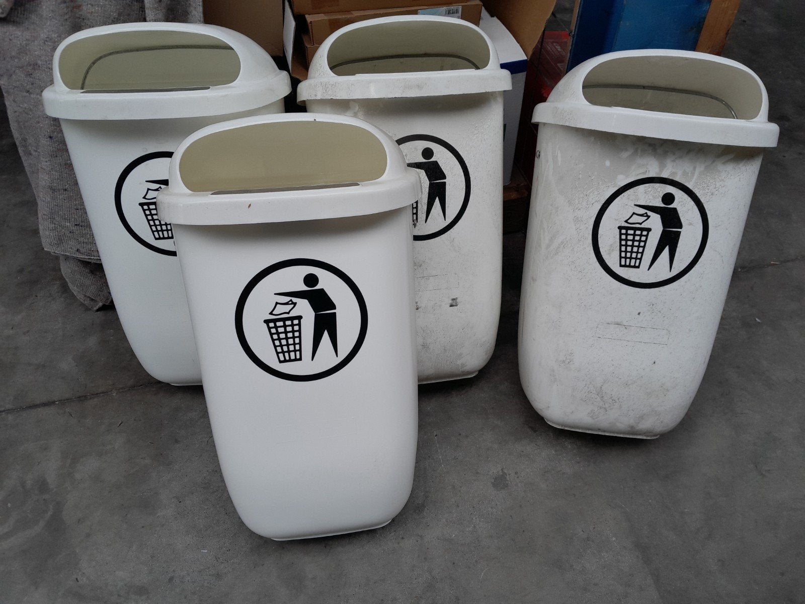 4 stuks hang prullenbakken, wit, met afvalsymbool, 20 tot 30 liter, Ophalen, Gebruikt, Kunststof