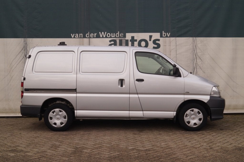 Toyota HiAce 2.5 D-4D 95pk KWB -AIRCO-TREKHAAK- (bj 2010), Auto's, Stof, Gebruikt, Origineel Nederlands, Bedrijf