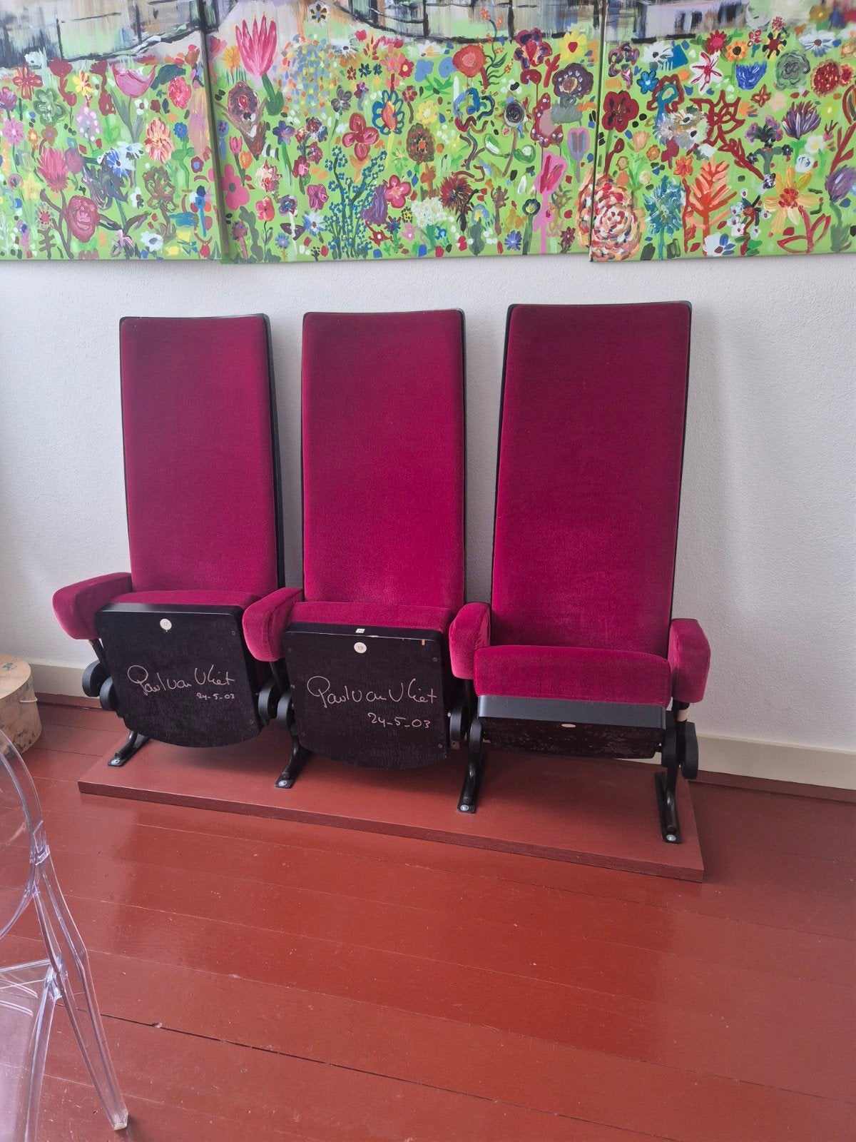 Unieke theaterstoelen gesigneerd door Paul van Vliet, Gebruikt, Vintage, Theater, Cabaret, Drie, Ophalen of Verzenden