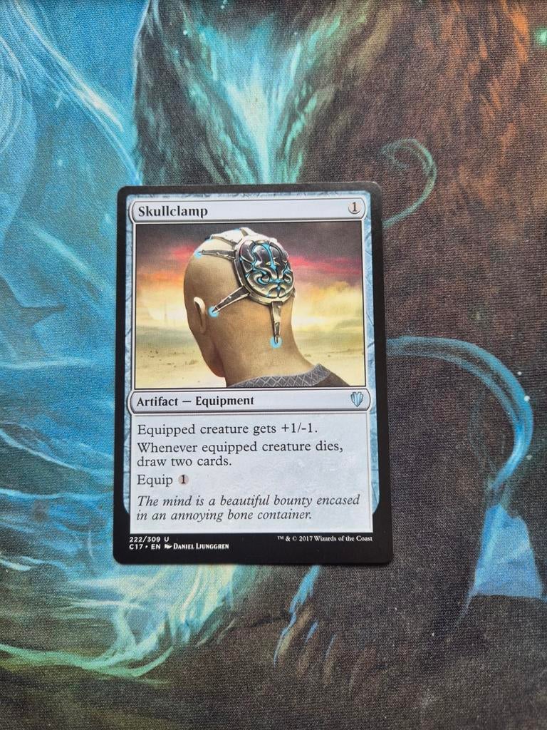 Skullclamp - Commander 2017, Hobby en Vrije tijd, Verzamelkaartspellen | Magic the Gathering, Ophalen of Verzenden, Zo goed als nieuw