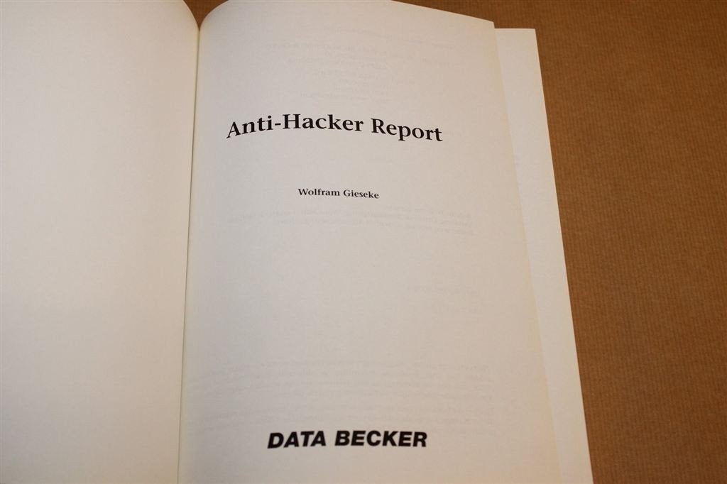 Anti-hacker Report — Werkwijze van Hackers Onthuld, Ophalen of Verzenden, Gelezen, Internet of Webdesign