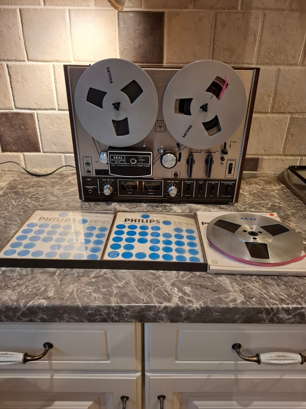 Mooie Akai 4000DS MkII 3 koppen & 1 Akai en 2 Philips reels, Audio, Tv en Foto, Bandrecorders, Ophalen of Verzenden, Bandrecorder