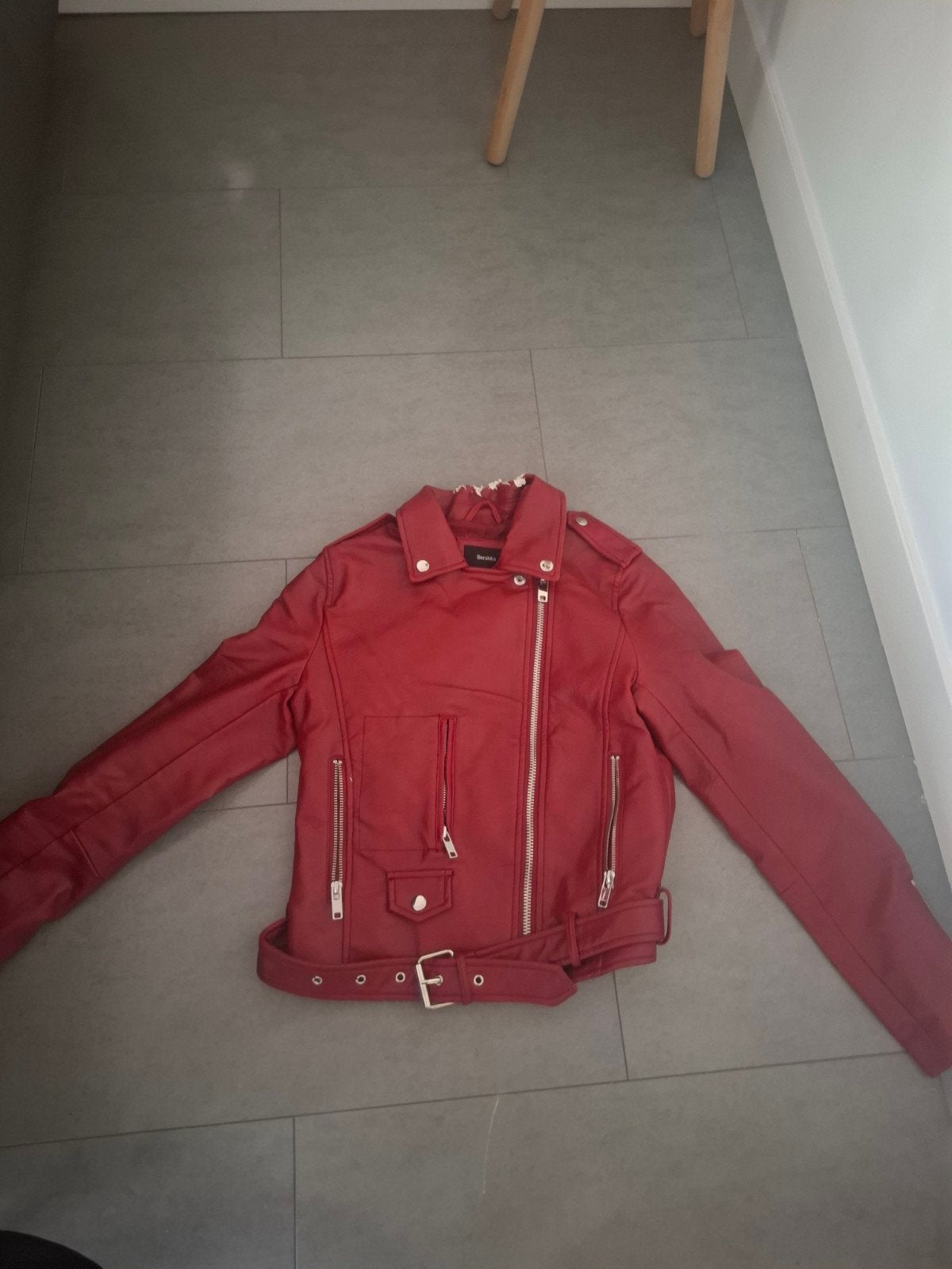 Rood Bershka bikerjack met riem, Ophalen, Bershka, Maat 36 (S), Gedragen