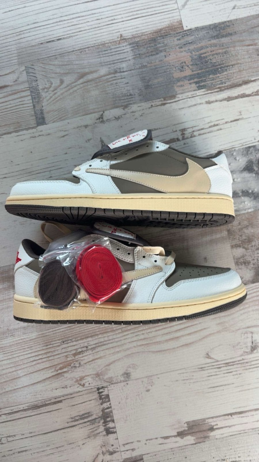 Travis Scott x Air Jordan 1 Low Reverse Mocha Nieuw, Ophalen of Verzenden, Nieuw, Bruin, Sneakers of Gympen