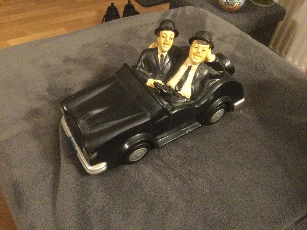 Laurel en hardy beeld in auto., Ophalen, Zo goed als nieuw