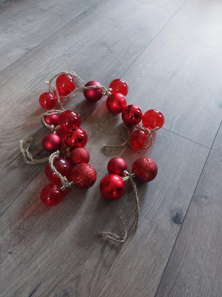 Onbreekbare kerstballen, Ophalen
