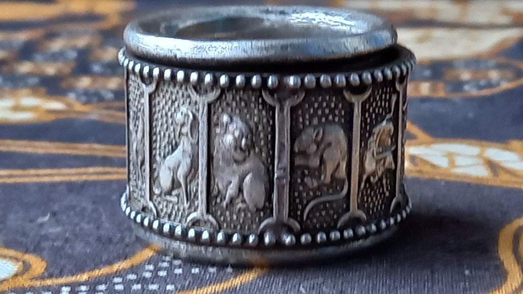 Zeldzame antieke Oosterse handboog ring met de dierenriem., Ophalen of Verzenden