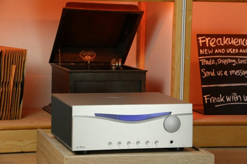 Audia Flight FLS10 / FLS 10 + Phono. TRADE.INRUIL Freaktip!, Overige merken, Audia s.r.l., Via Cavour 56, 00069 Trevignano Romano (RM), Italy
