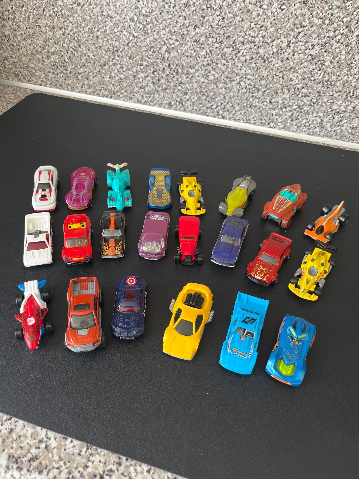 Hotwheels auto's - 22 stuks, Kinderen en Baby's, Speelgoed | Speelgoedvoertuigen, Ophalen of Verzenden, Gebruikt