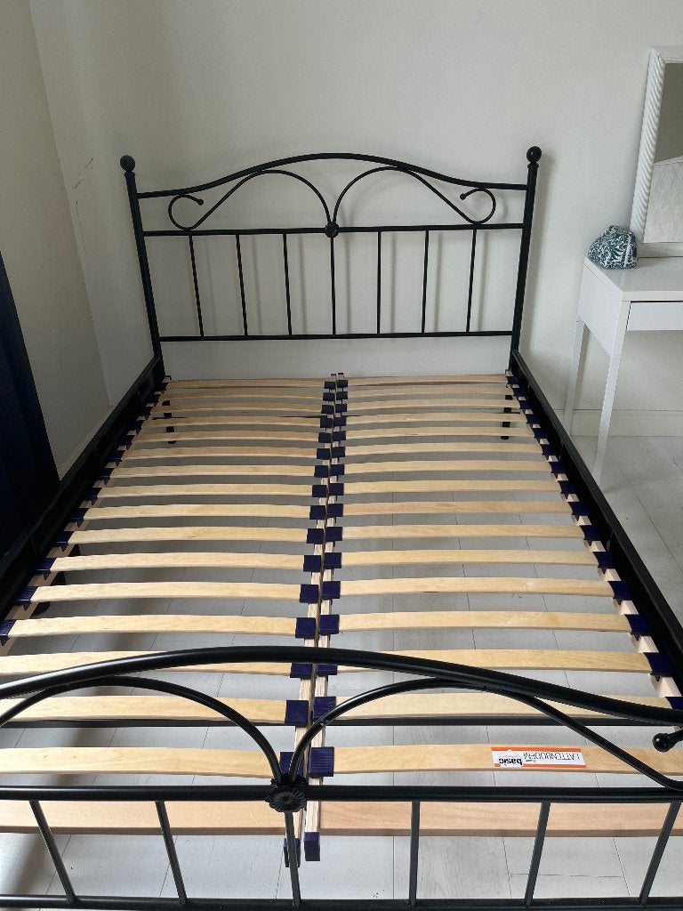 Zwart metalen tweepersoonsbed met lattenbodems en matras, Huis en Inrichting, Slaapkamer | Bedden, Ophalen, Gebruikt, Klassiek, Industrieel