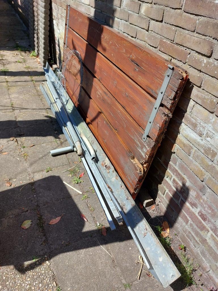 Oud ijzer en hout gratis af te halen., Ophalen, Gebruikt