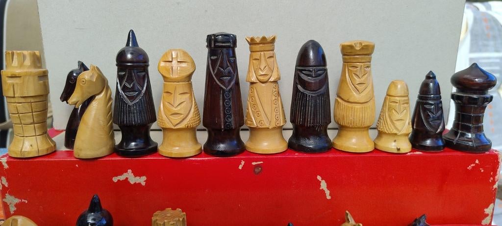 Unieke handgesneden schaakstukken, Ophalen of Verzenden, Minder dan 500 stukjes, Gebruikt, Schaken