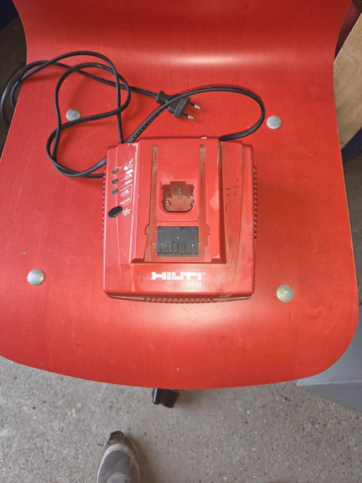 Hilti Lader C7/24 Acculader, Ophalen, Gebruikt
