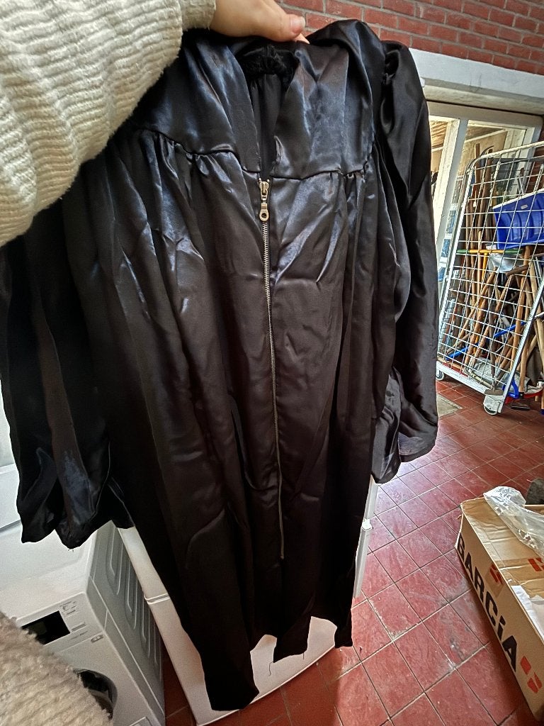 Herff Jones Graduation Robes 30 stuks Caps 80 stuks Zwart, Kleding | Dames, Carnavalskleding en Feestkleding, Maat 42/44 (L), Nieuw