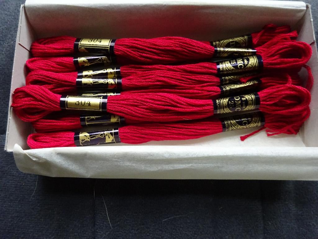 DMC Mouliné borduur garen, kleur rood 304, Verzenden, Nieuw, Handborduren, Borduurgaren of Zijde