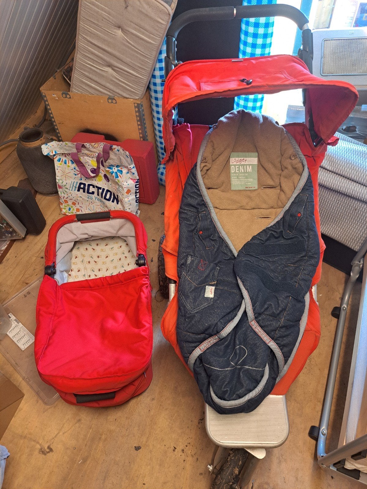 Rode kinderwagen met reiswieg en voetenzak, Ophalen of Verzenden, Gebruikt, Overige merken, Met reiswieg