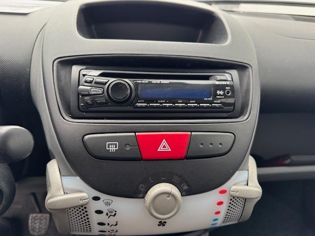 Citroen C1 1.0-12V Séduction, '10, 5-drs met een jaar apk !, Voorwielaandrijving, Stof, Gebruikt, Zwart