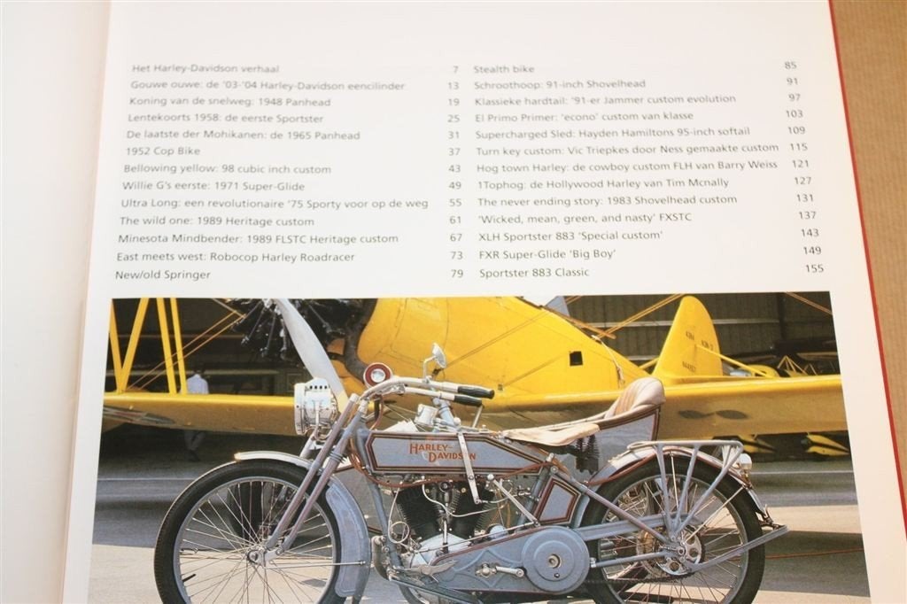 Harley-Davidson — Fotoboek met Technische Informatie, Ophalen of Verzenden, Gelezen