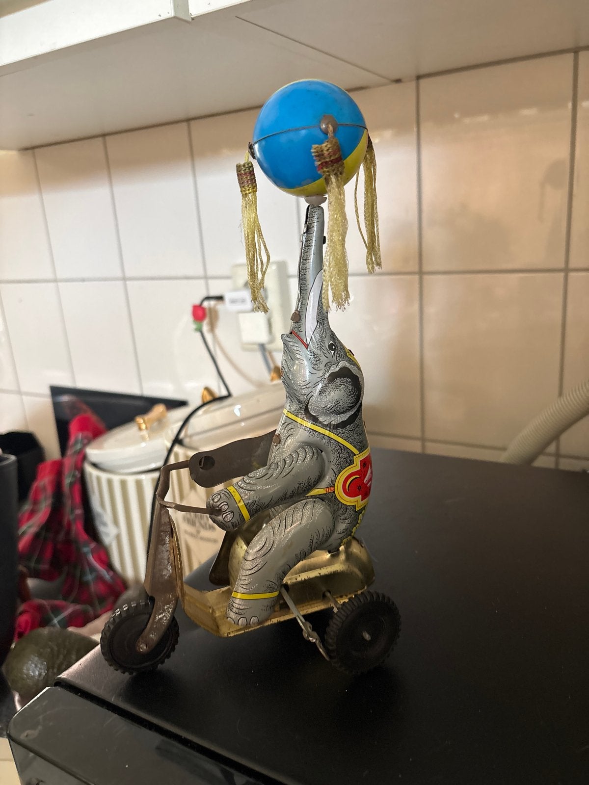 Vintage blikken olifant op scooter met bal - Speelgoed, Ophalen of Verzenden, Gebruikt, Jongen of Meisje