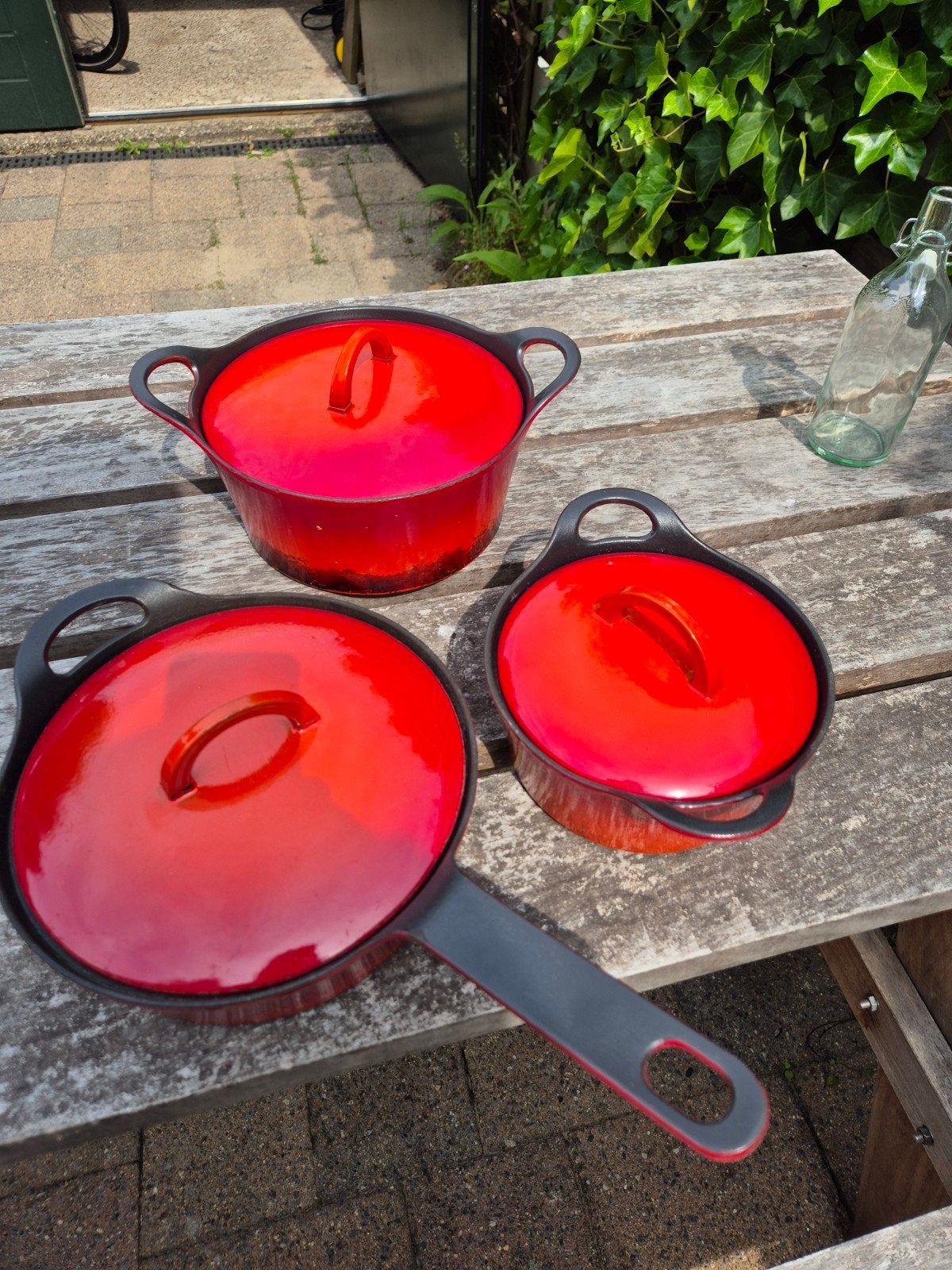 Pannenset Gietijzer Rood - 20cm en 25cm, Huis en Inrichting, Keuken | Potten en Pannen, Ophalen of Verzenden, Gebruikt, Gietijzer