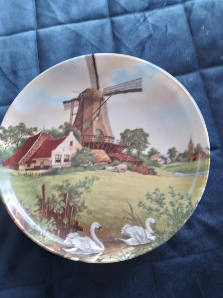 Twee decoratieve borden met Hollandse landschappen, Ophalen