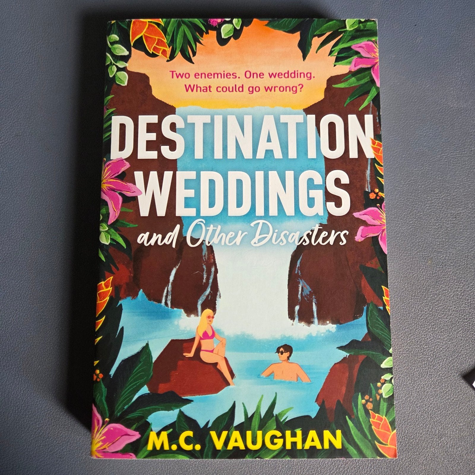 Destination Weddings and Other Disasters - M.C. Vaughan, Ophalen of Verzenden, Zo goed als nieuw, M.C. Vaughan, Europa overig