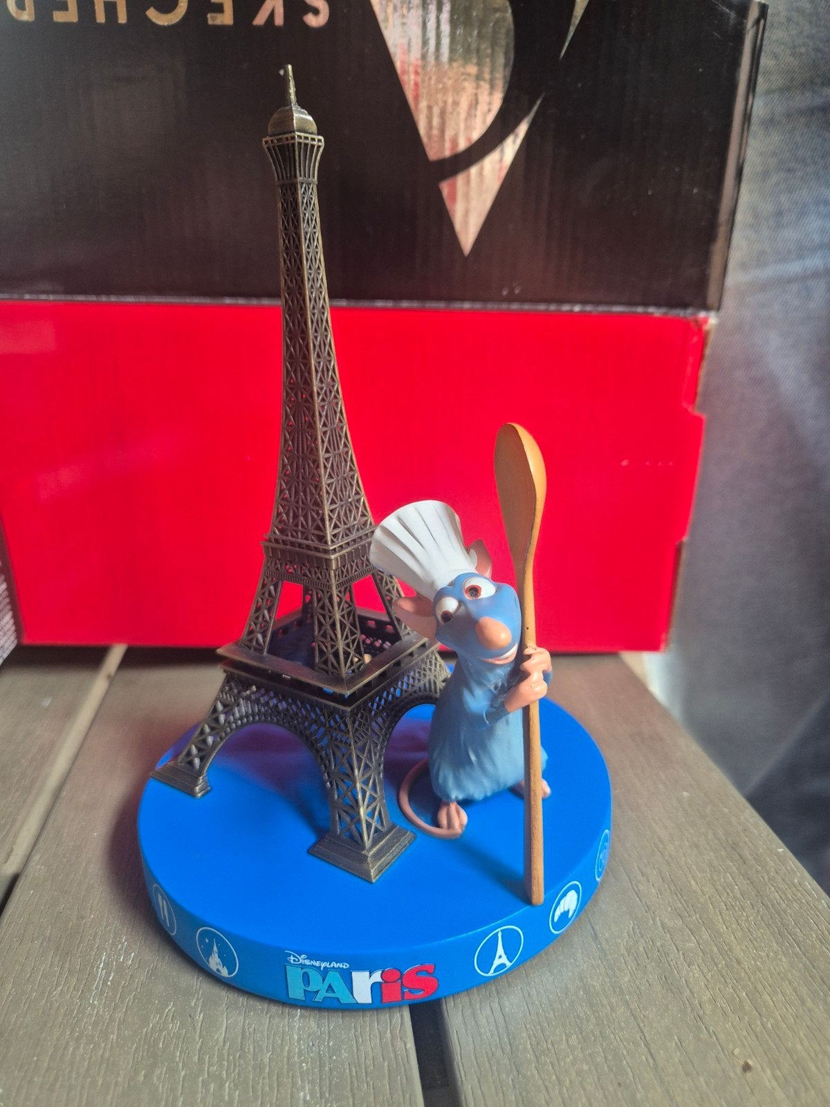 Ratatouille remi met eifeltoren disneyland parijs, Ophalen of Verzenden, Zo goed als nieuw