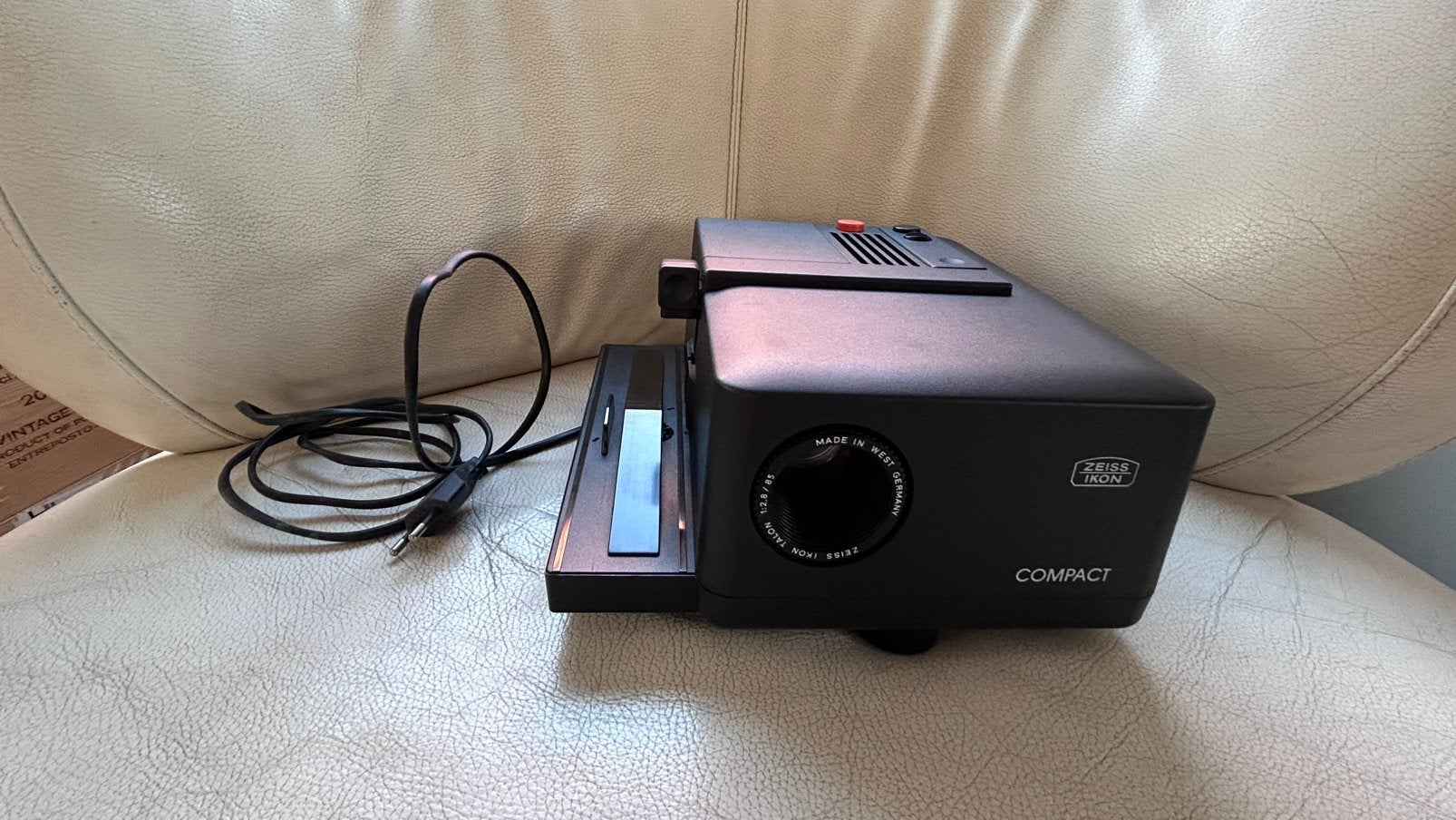 Zeiss Ikon Perkeo compact diaprojector (nieuwsraat), Audio, Tv en Foto, Diaprojectors, Zo goed als nieuw, Ophalen of Verzenden