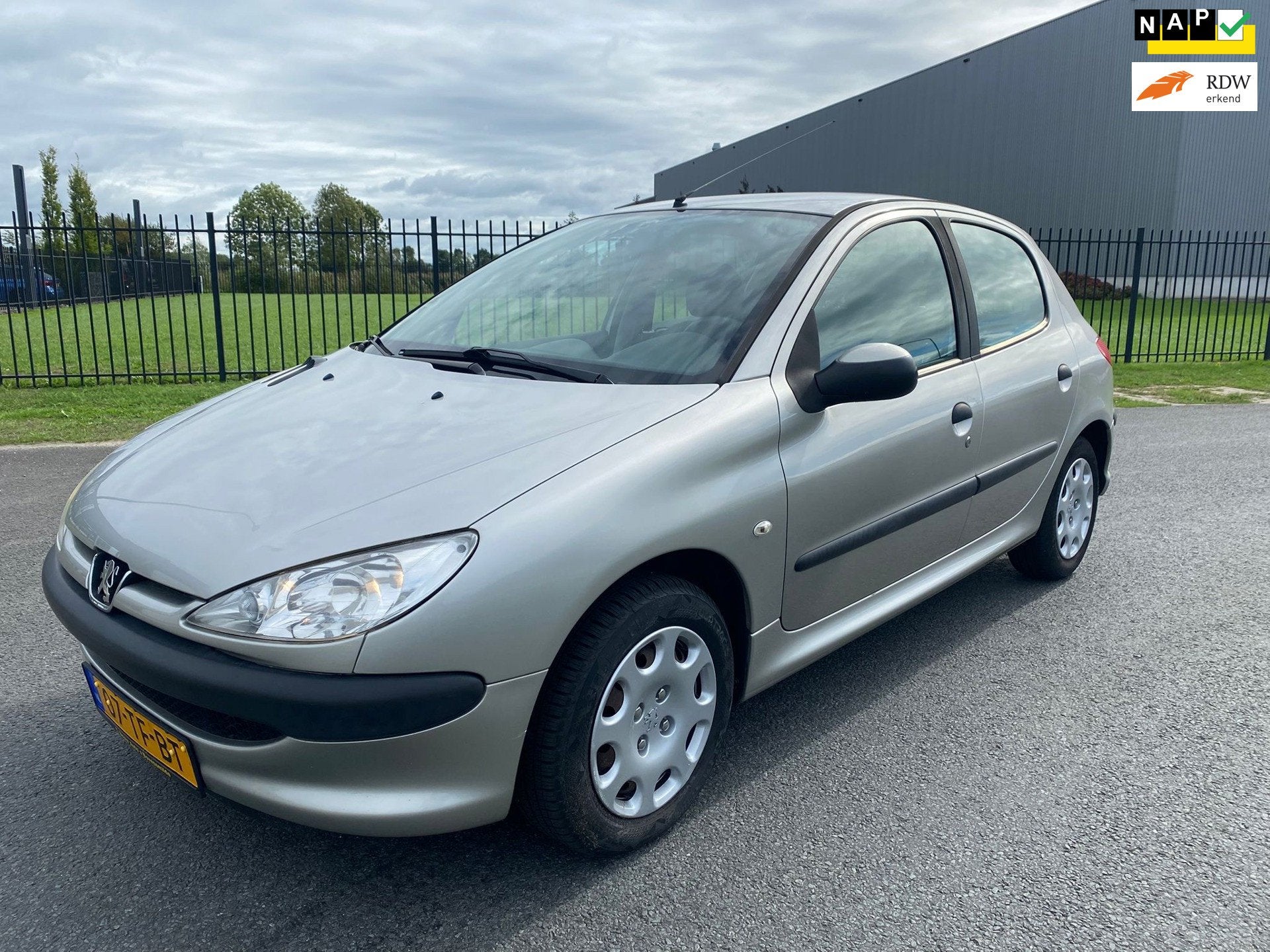 Peugeot 206 1.4 One-line|5 drs| Airco|Apk 6-2027|Bj 2006|NAP, Voorwielaandrijving, 31 €/maand, 4 cilinders, Origineel Nederlands