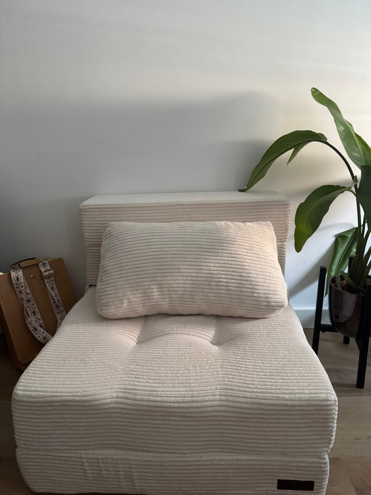 3 in 1 mattress / chair / sofa  including pillow, Ophalen, 190 cm of minder, Zo goed als nieuw, Crème