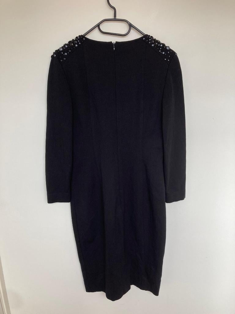 Akris Punto zwarte kokerjurk maat 36 met steentjes, Kleding | Dames, Jurken, Zo goed als nieuw, Maat 36 (S), Zwart, Boven de knie