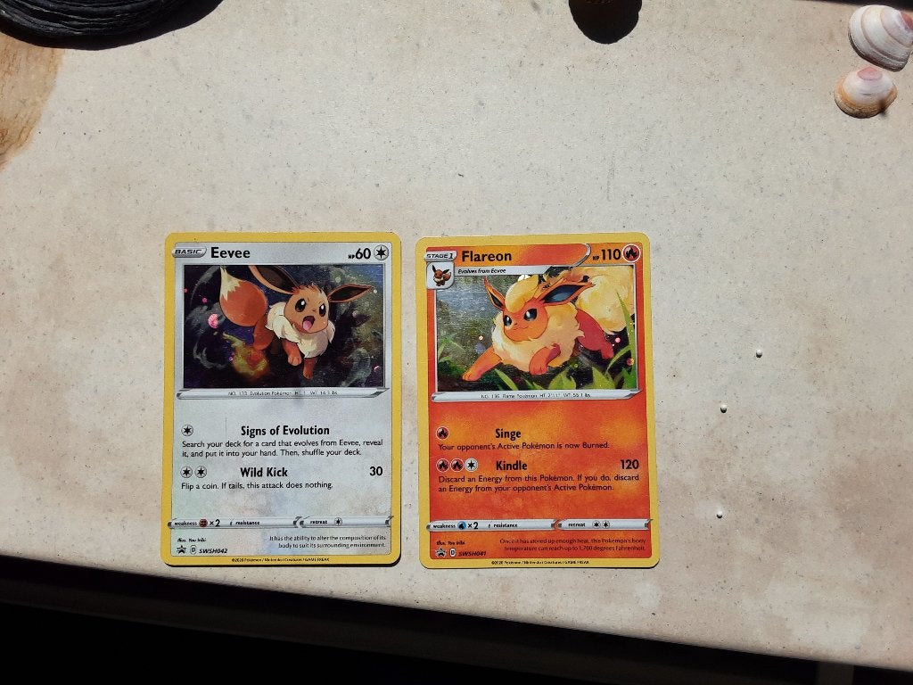 Evee en flareon evolution Swsh042, swsh041, lichte whitening, Ophalen of Verzenden, Gebruikt, Meerdere kaarten, Foil